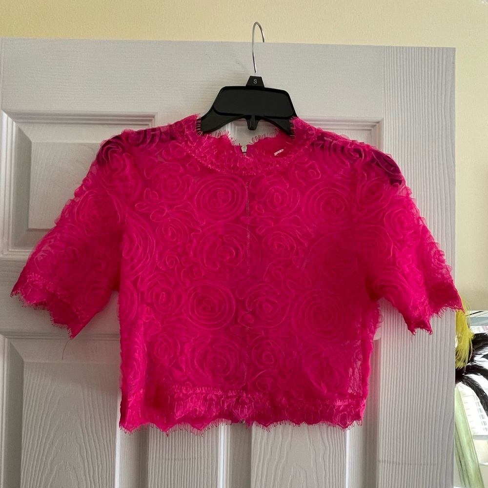 Women’s floral textured crop top